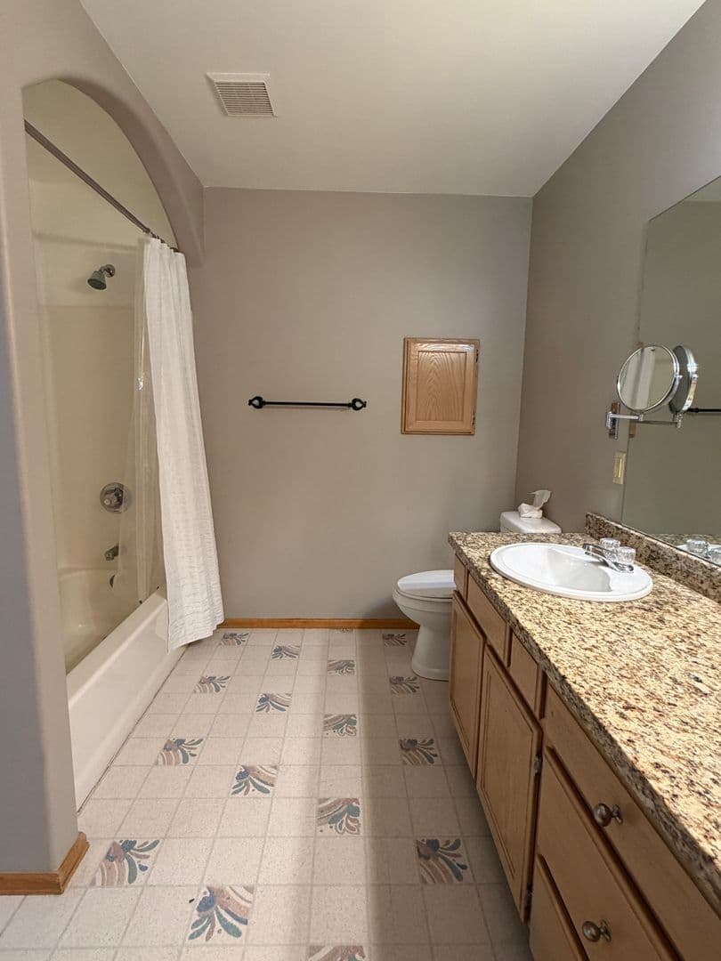 New Castle House: 460 Palmetto Drive