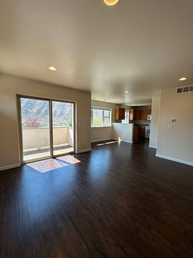 New Castle Townhome: 320 Castle Ridge Dr
