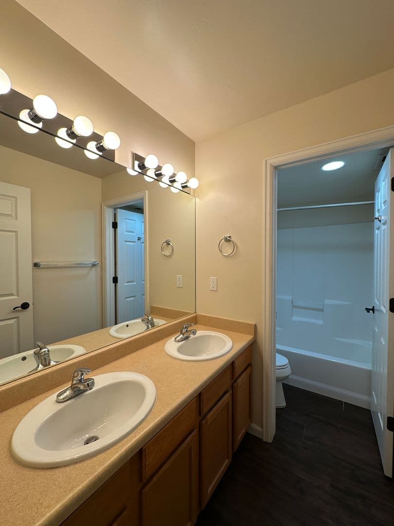 New Castle Townhome: 320 Castle Ridge Dr