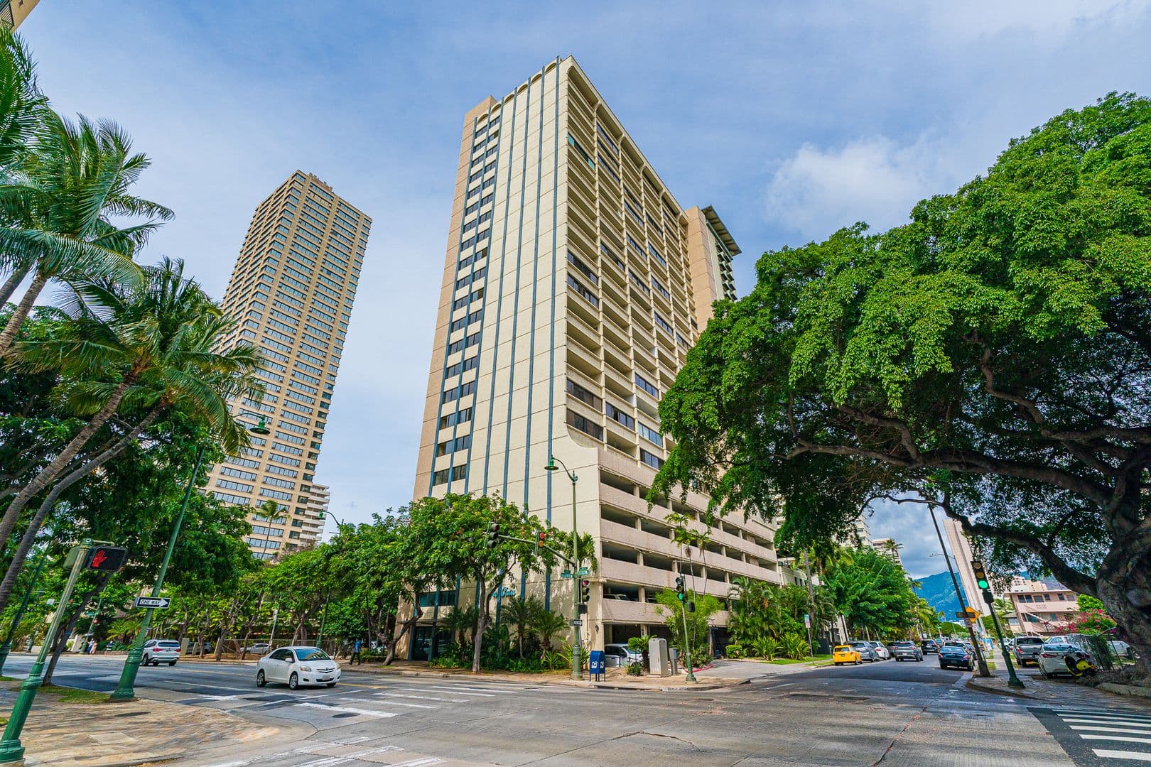 Honolulu Condo: 2092 Kuhio Ave #906