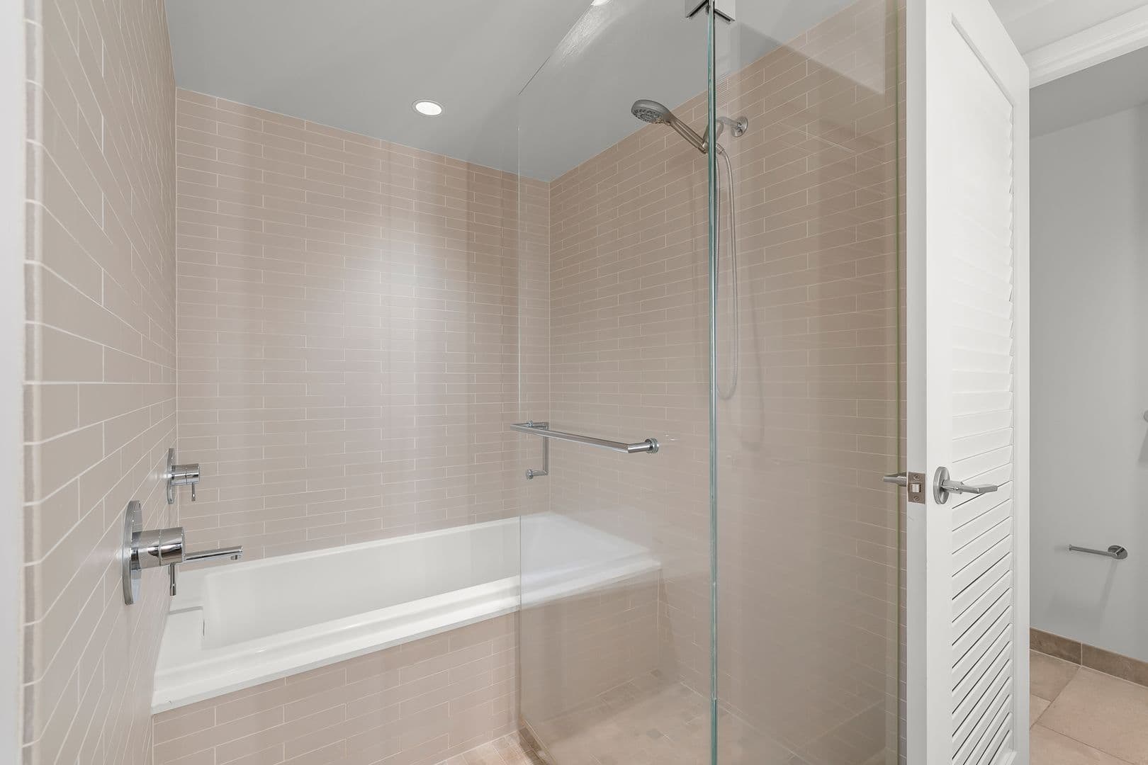 Honolulu Condo: 1001 Queen St #3000