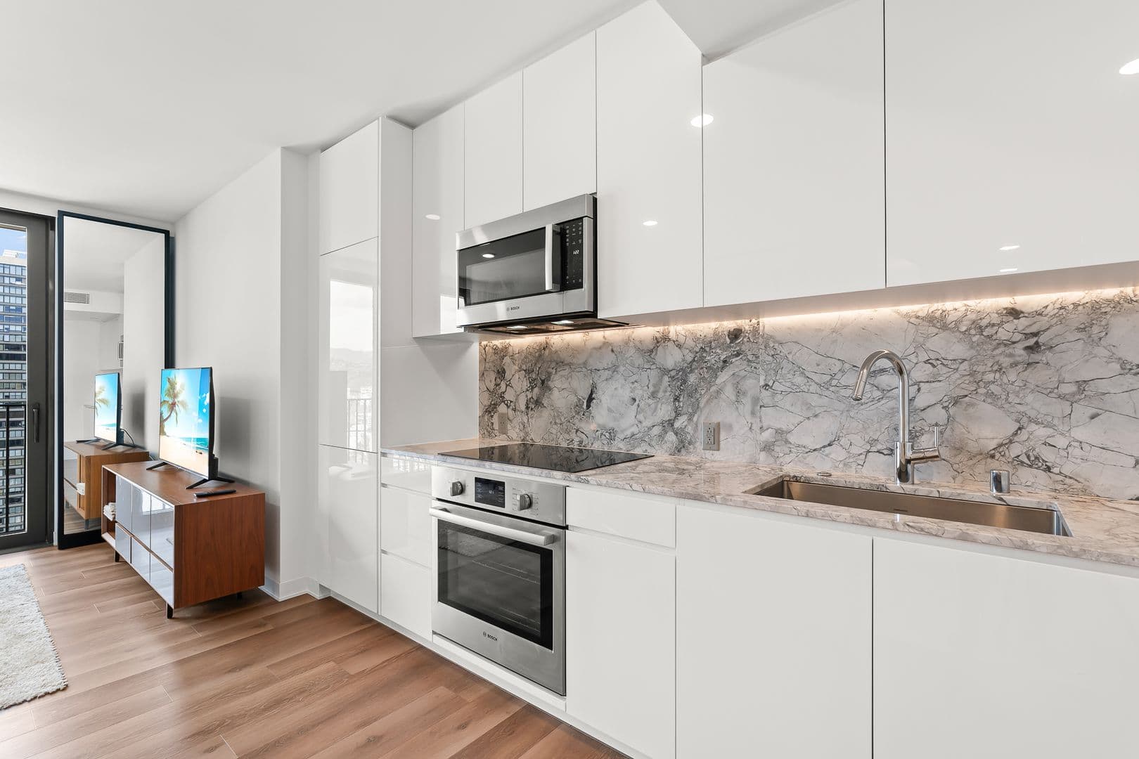Honolulu Condo: 987 Queen St #3116