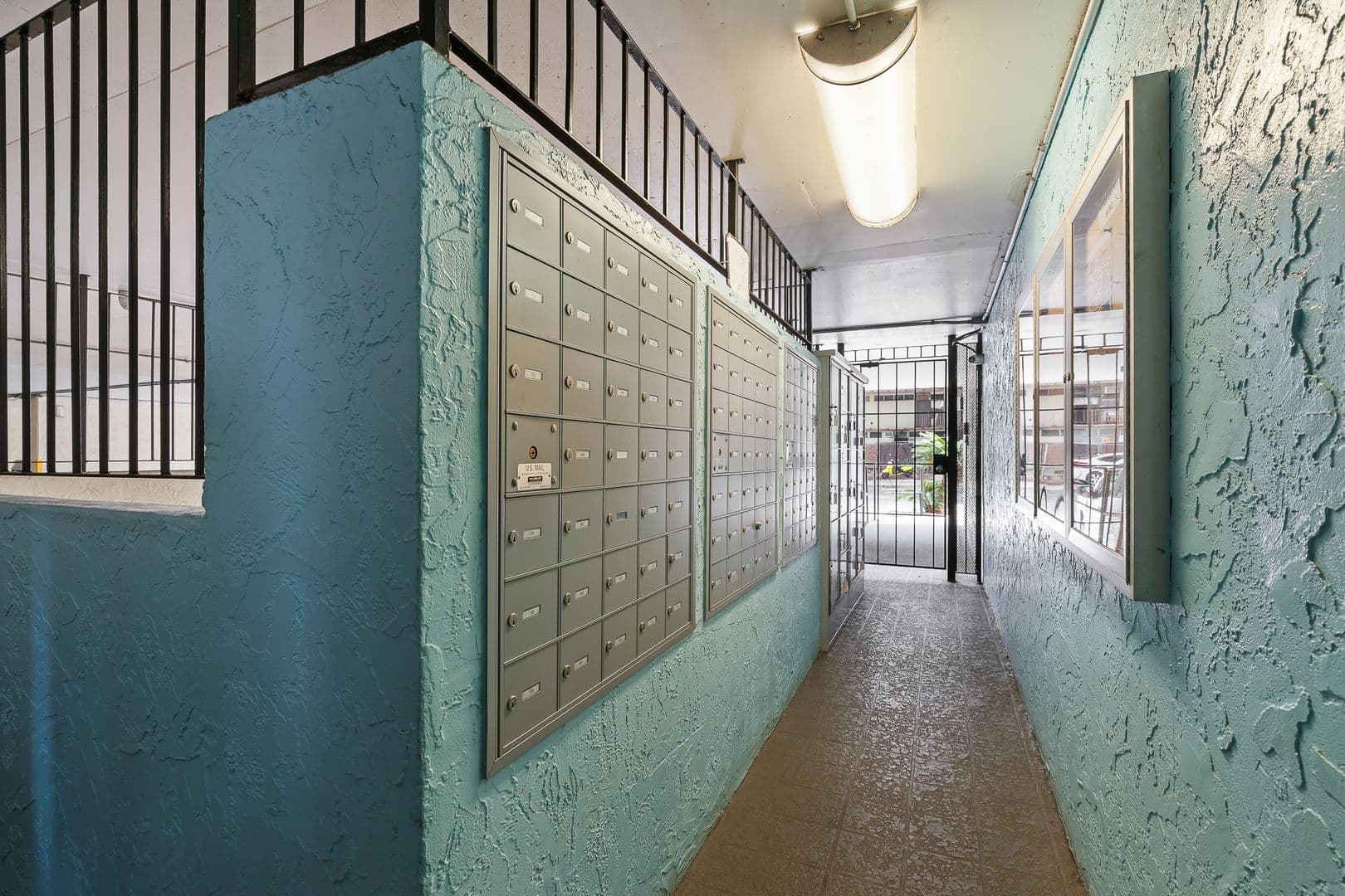 Honolulu Condo: 2092 Kuhio Ave #906