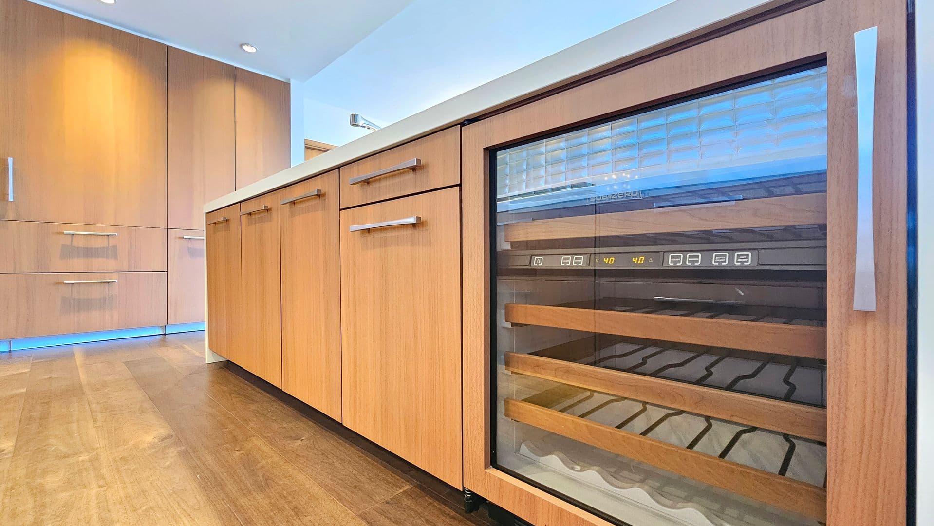 Honolulu Condo: 1555 Kapiolani Blvd #802