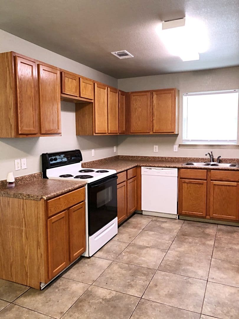 Beaumont House: 3345 West Ave