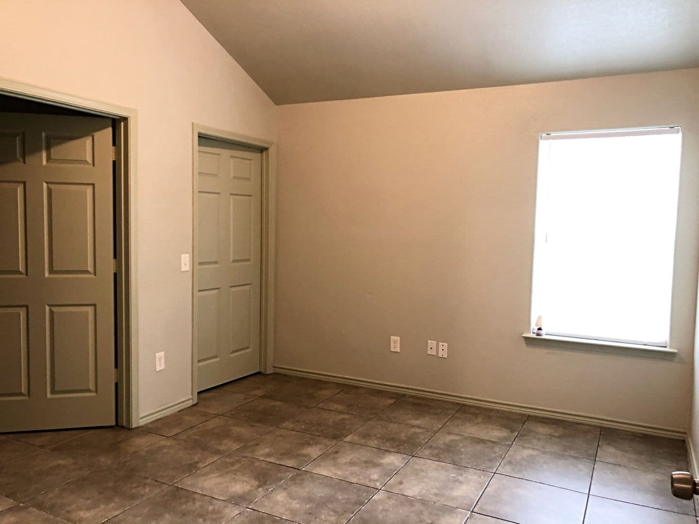 Beaumont House: 3345 West Ave