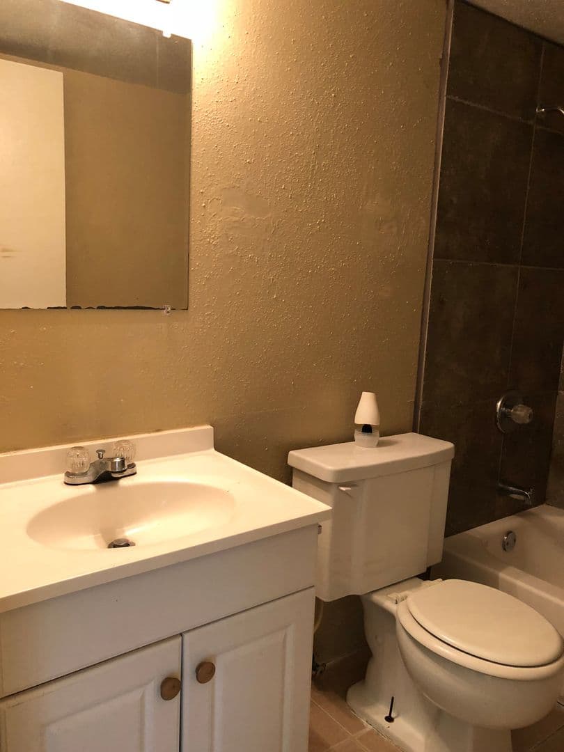 Anahuac Apartment: 400 Lazy Ln