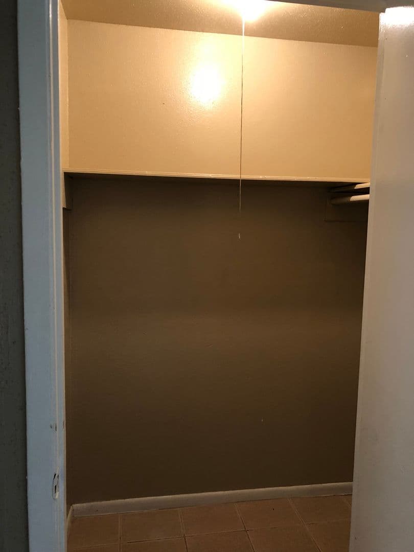Anahuac Apartment: 400 Lazy Ln