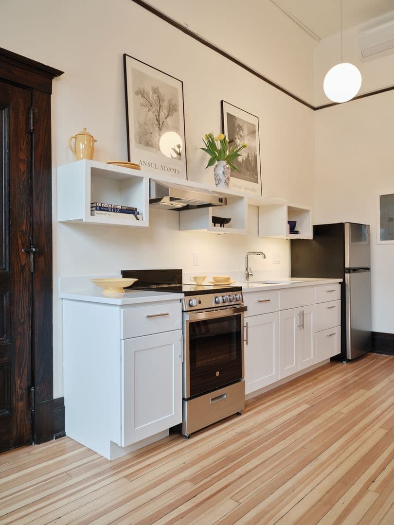 Great Barrington Apartment: 4 Castle Street