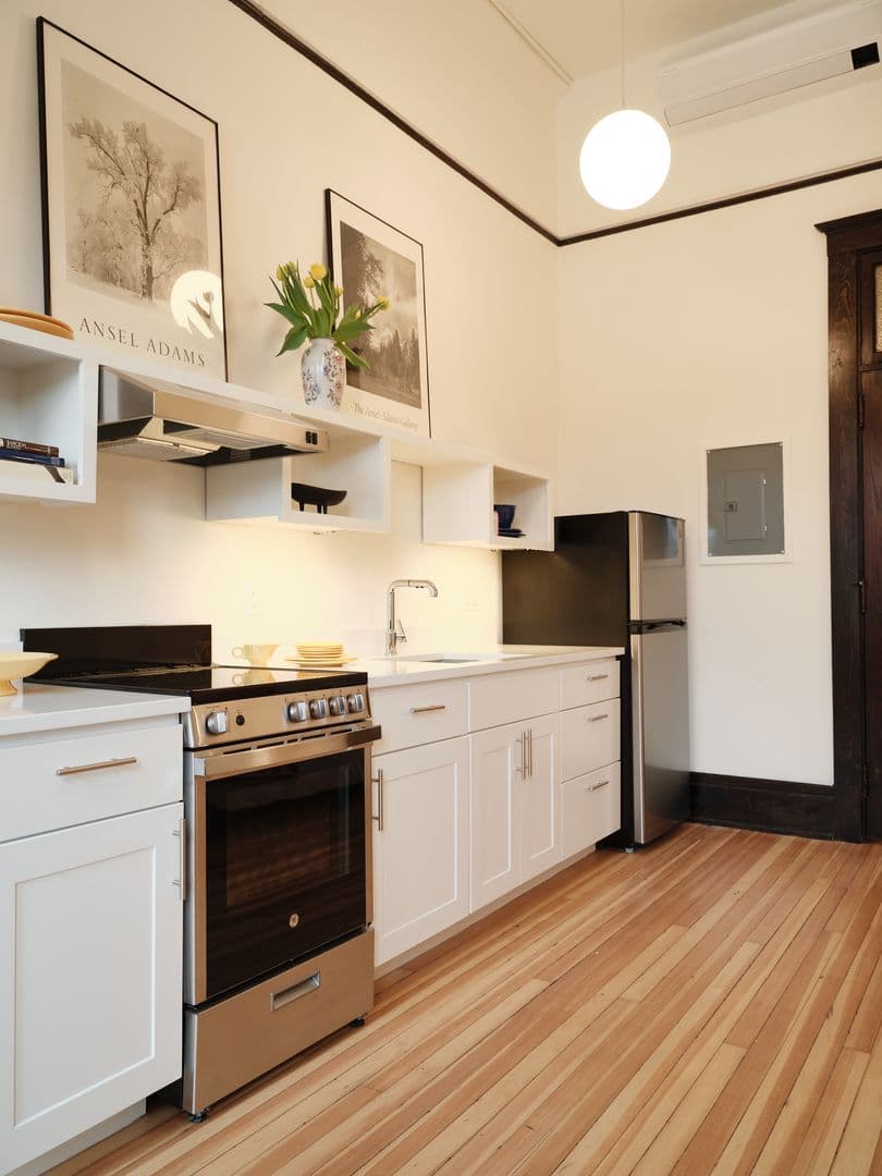 Great Barrington Apartment: 4 Castle Street