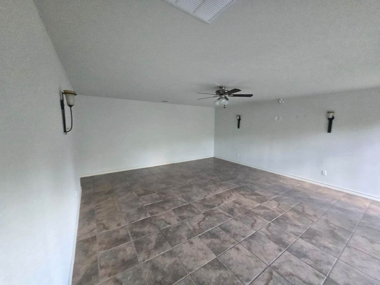 San Antonio House: 911 Sutters Rim