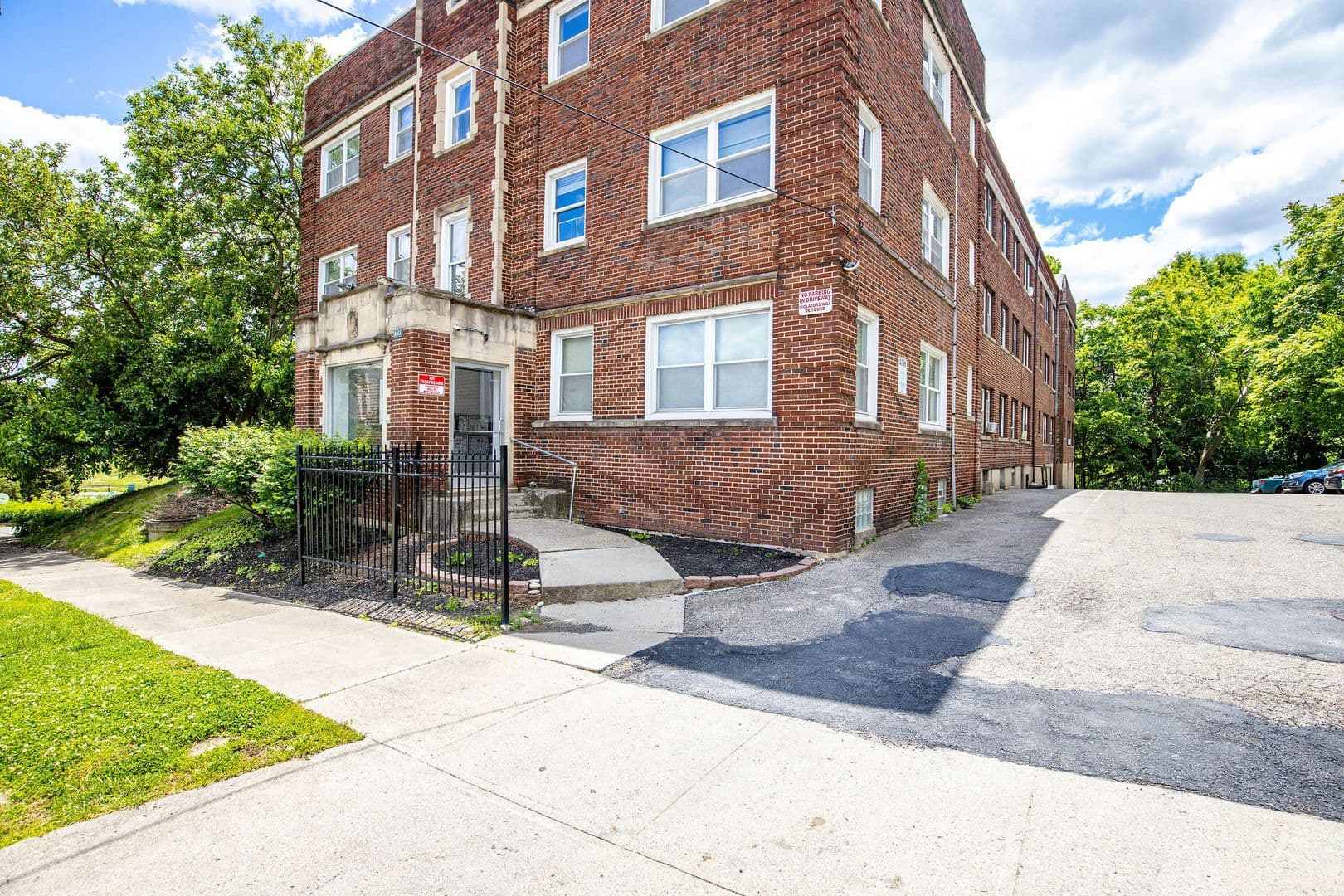 Cincinnati Apartment: 523 Oak St