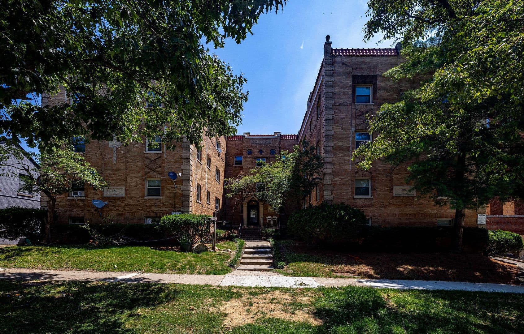 Cincinnati Apartment: 2340 Victory Parkway