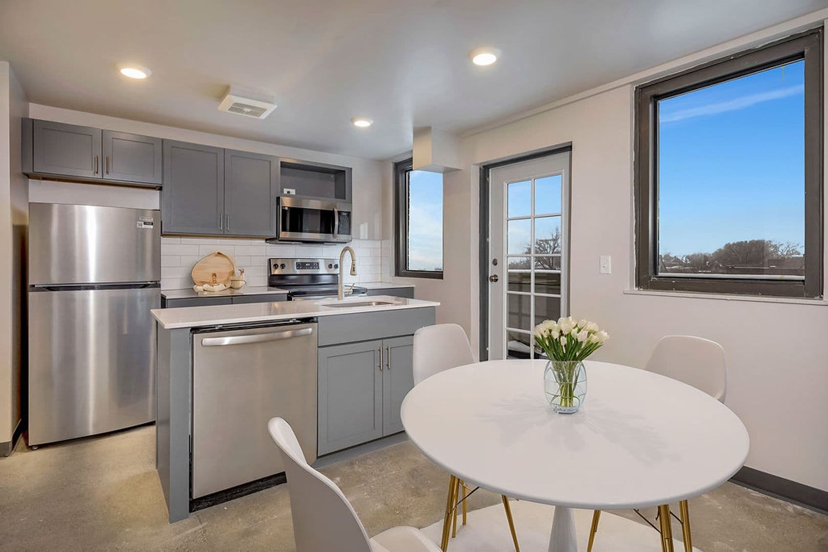 Cincinnati Apartment: 2330 Victory Pkwy
