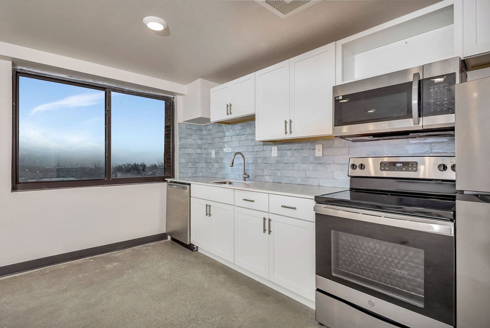 Cincinnati Apartment: 2330 Victory Pkwy