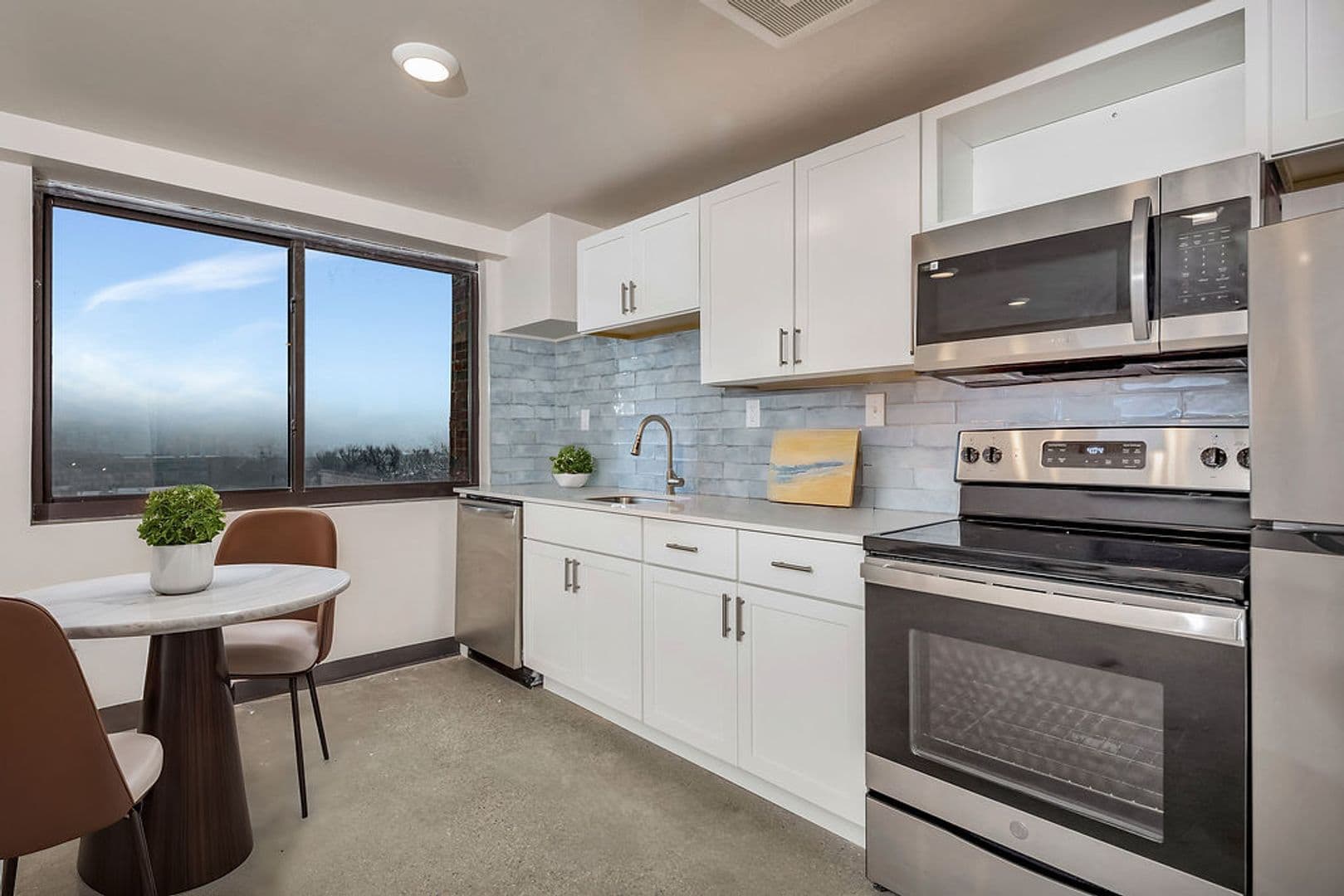 Cincinnati Apartment: 2330 Victory Pkwy