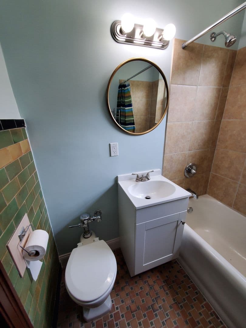 Cincinnati Apartment: 2340 Victory Parkway