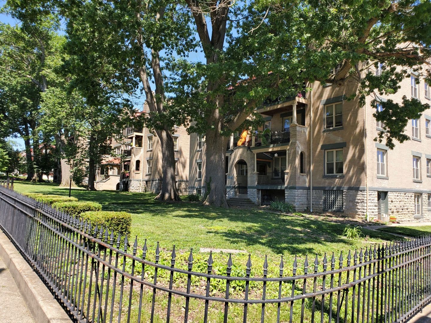 Covington Apartment: 512 Wallace Ave