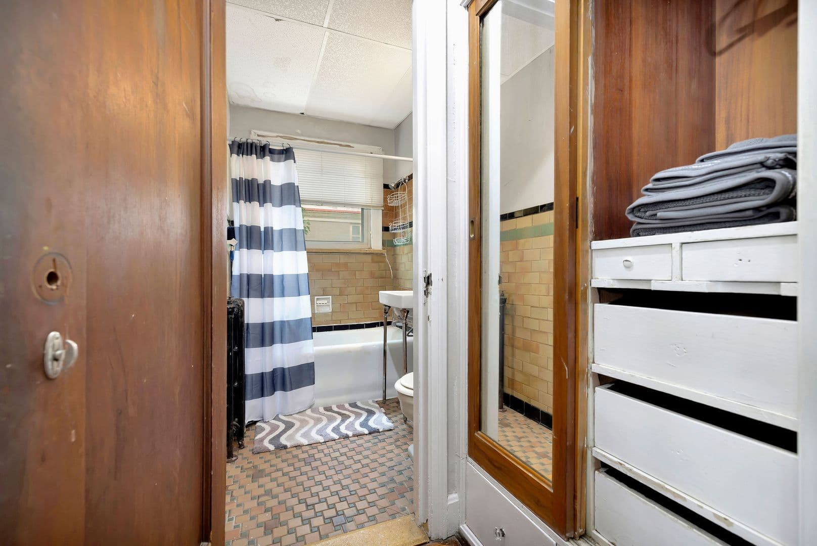 Cincinnati Apartment: 2340 Victory Parkway