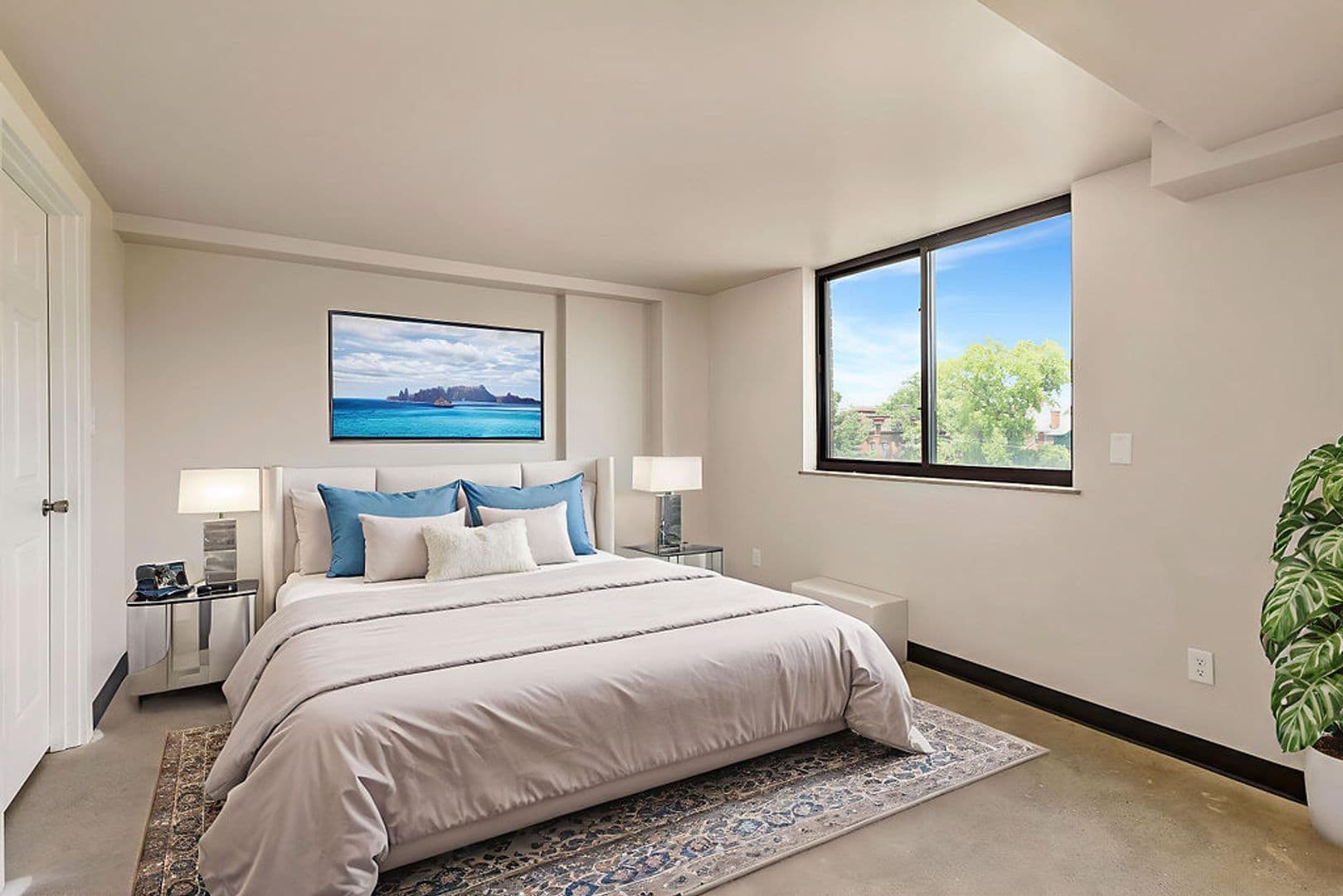 Cincinnati Apartment: 2330 Victory Pkwy