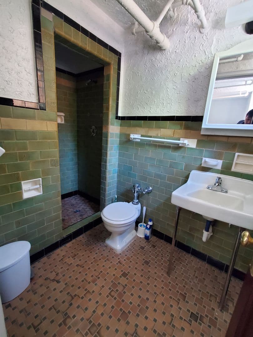 Cincinnati Apartment: 2340 Victory Parkway