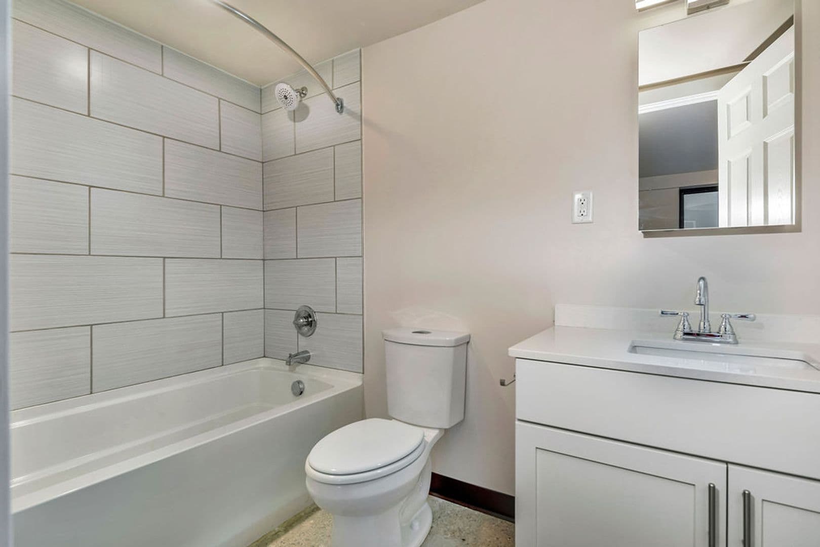 Cincinnati Apartment: 2330 Victory Pkwy