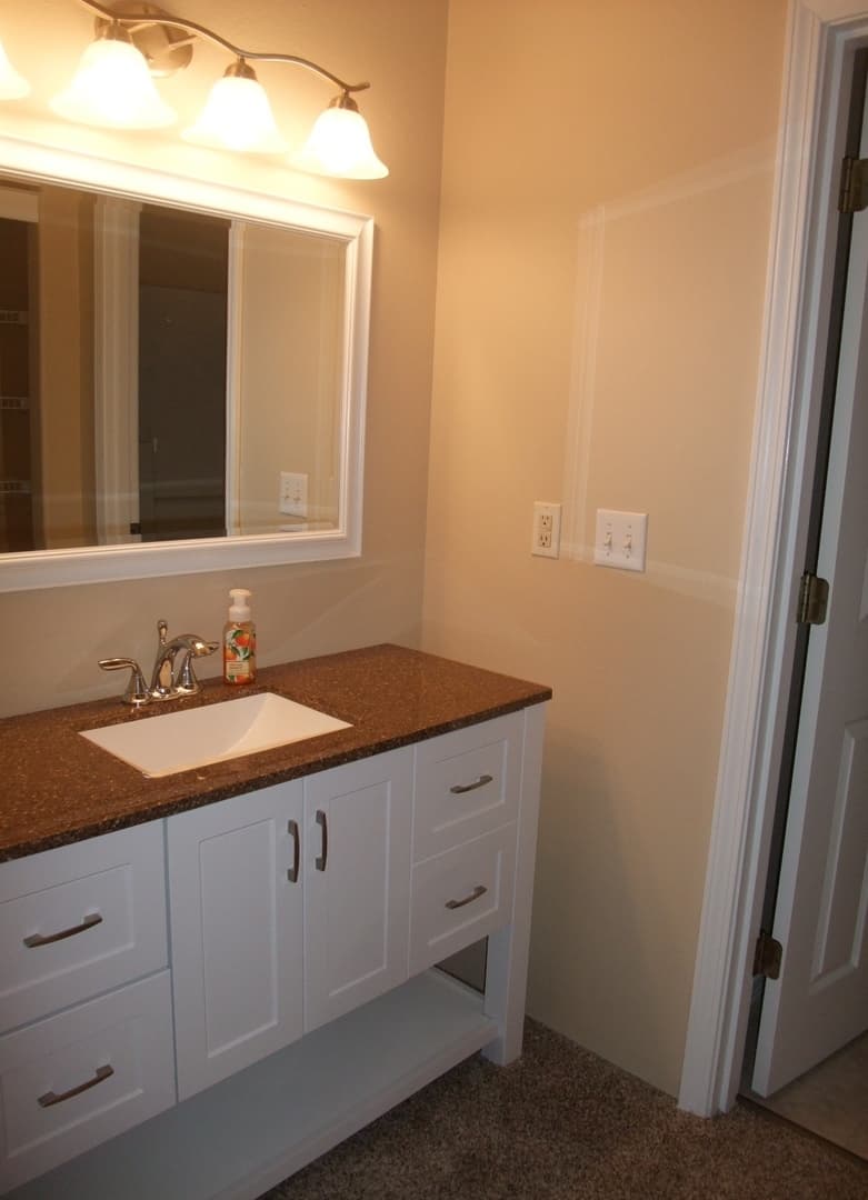 Albany House: 2600 Raymond Ct. NW