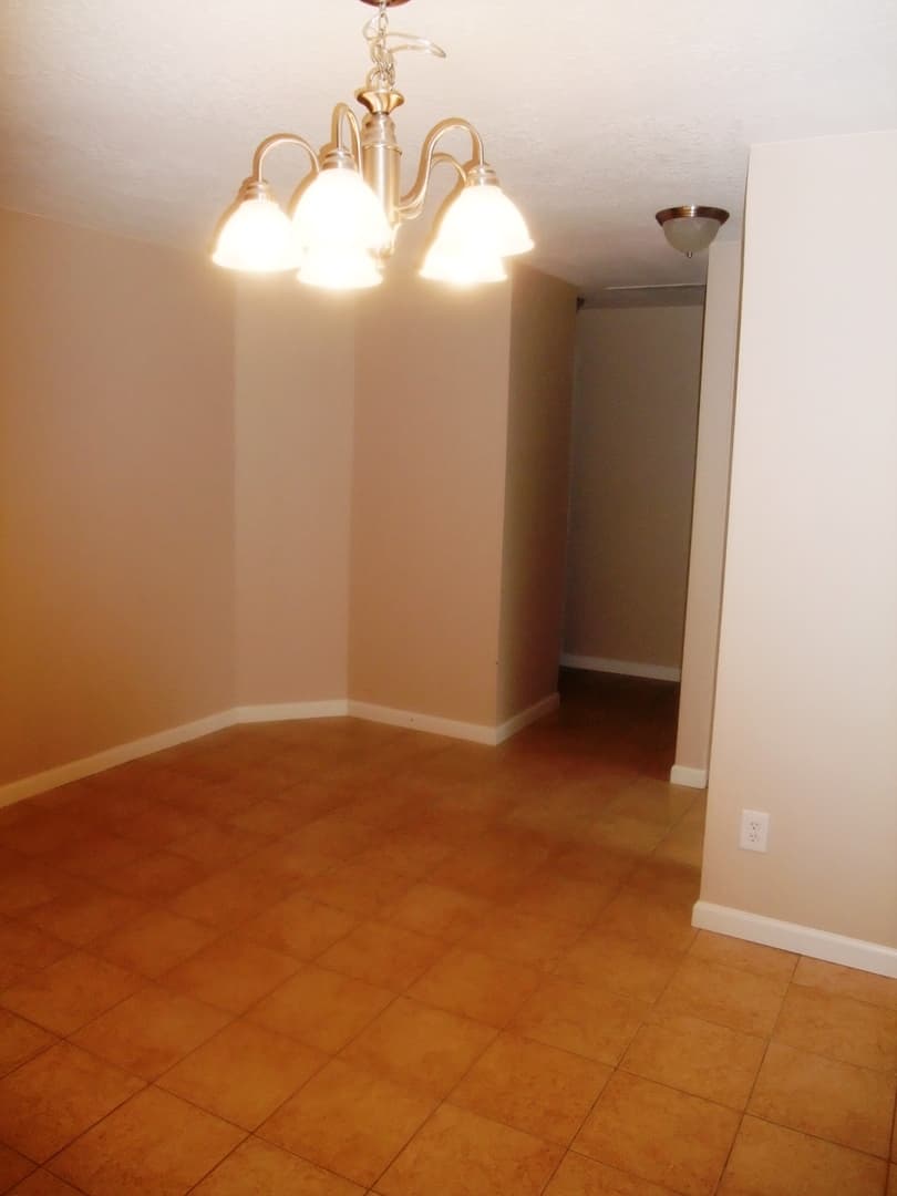 Salem Apartment: 1135 Raffon Ct. SE