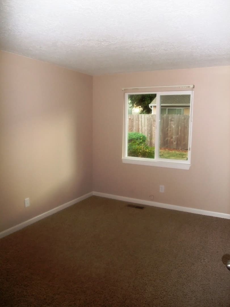 Salem Apartment: 1135 Raffon Ct. SE