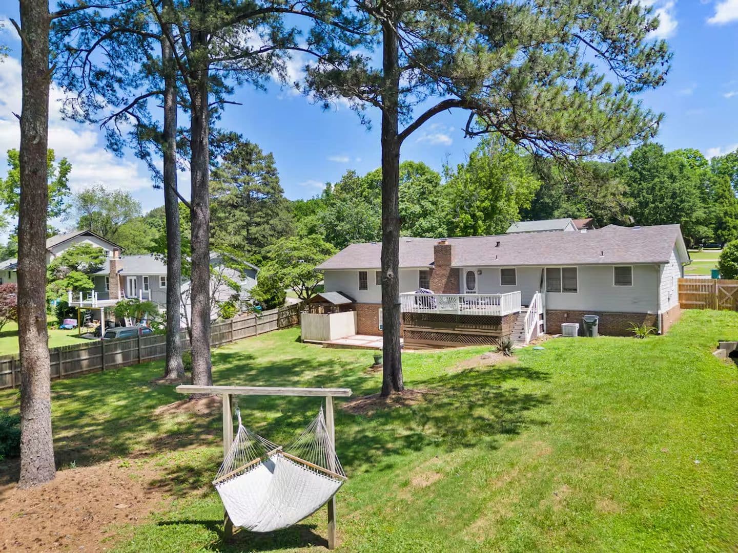 Lilburn House: 493 Greg Dr SW