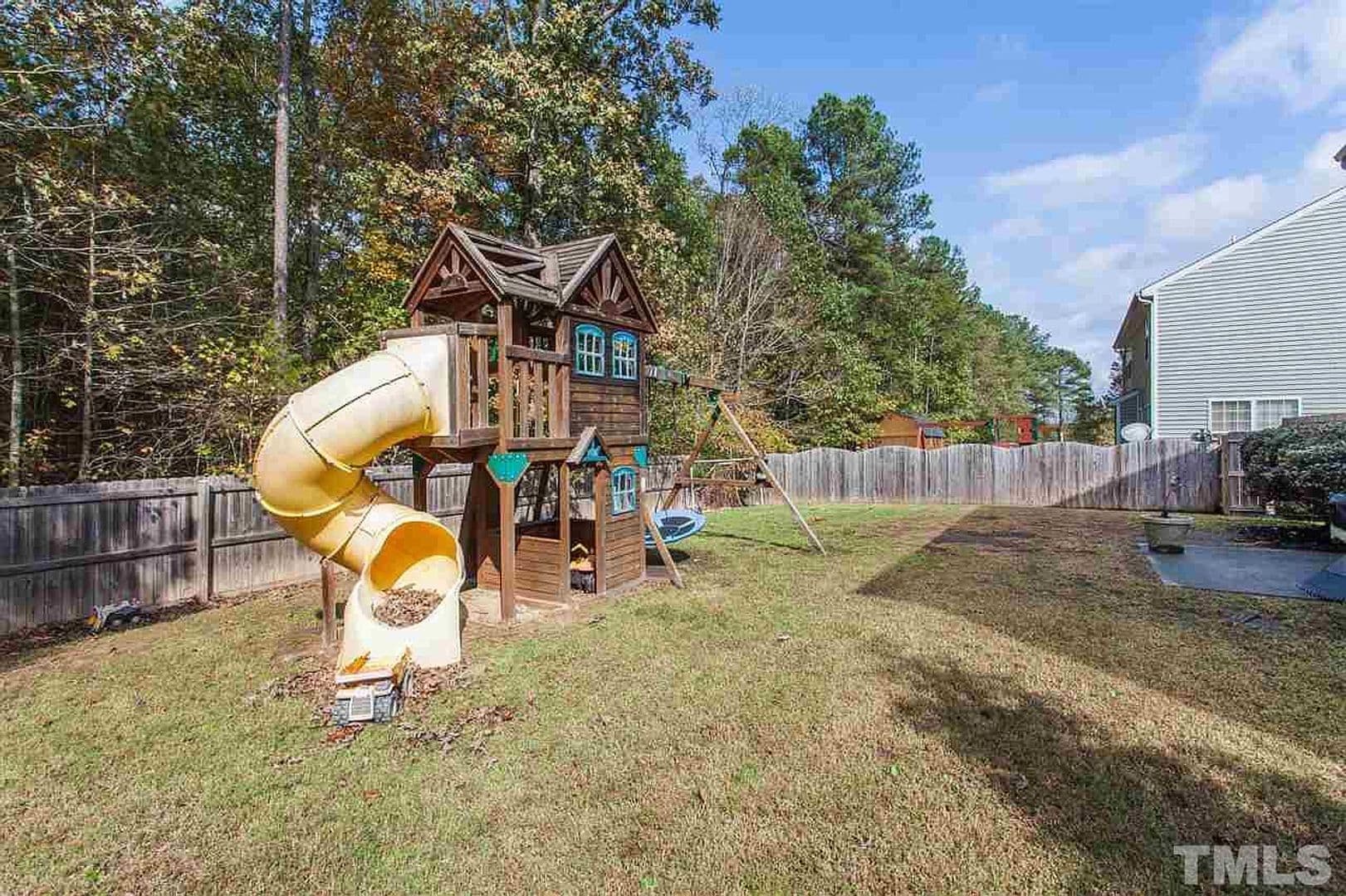Durham House: 36 Autumn Leaf Ln