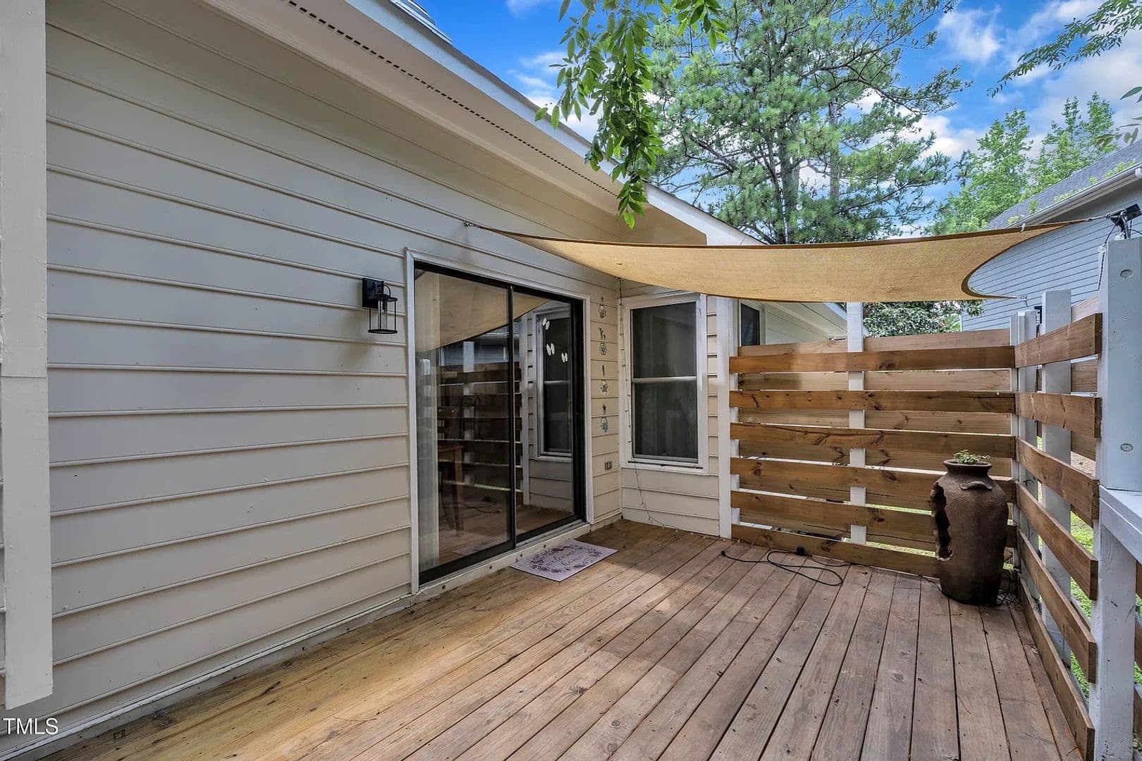 Raleigh House: 105 Tall Rock Ct