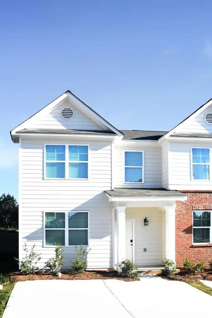 East Point House: 3196 Laurel Ridge Cir