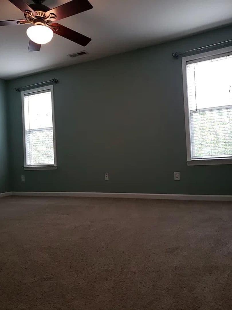 Charlotte House: 10318 McGoogan Ln