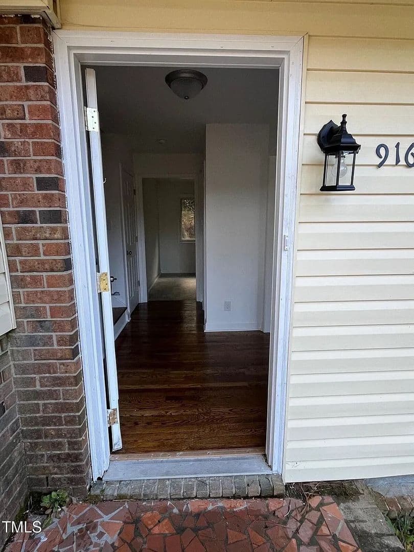 Durham House: 916 Forge Rd