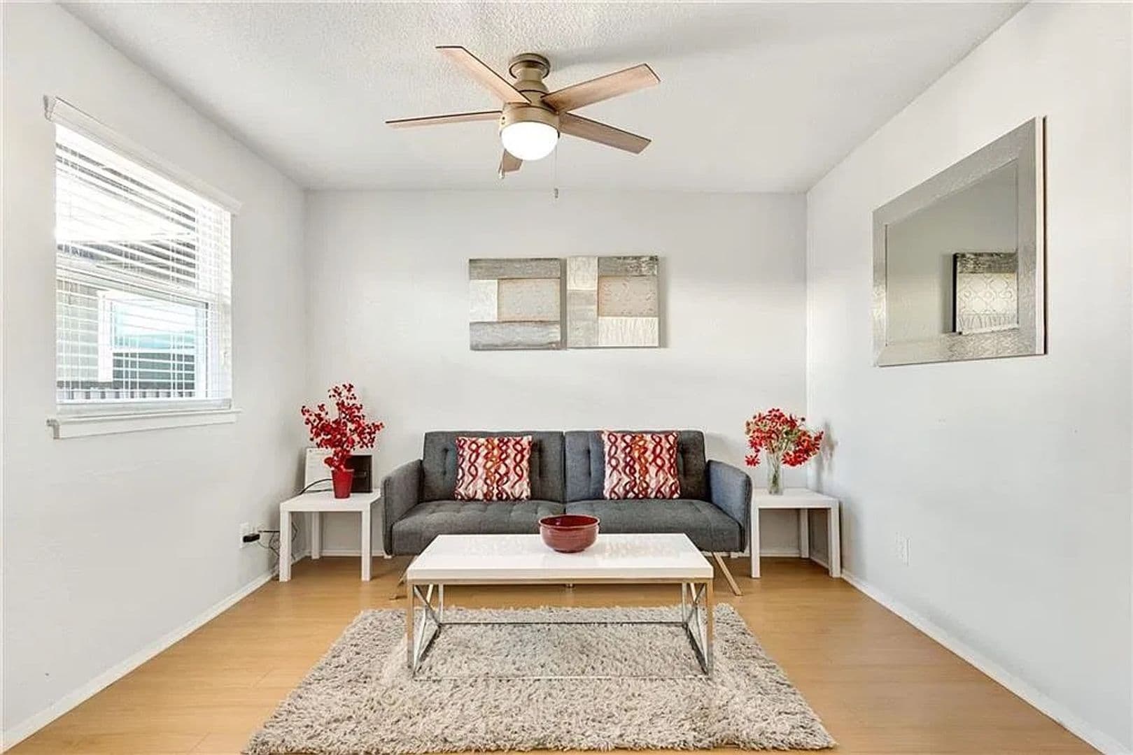 Austin House: 2401 Manor Rd