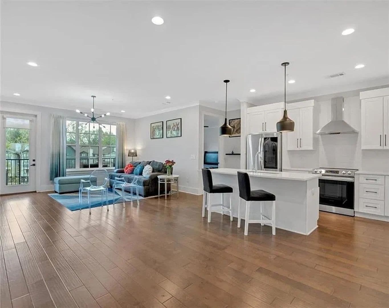 Atlanta House: 6890 Peachtree Dunwoody Rd NE