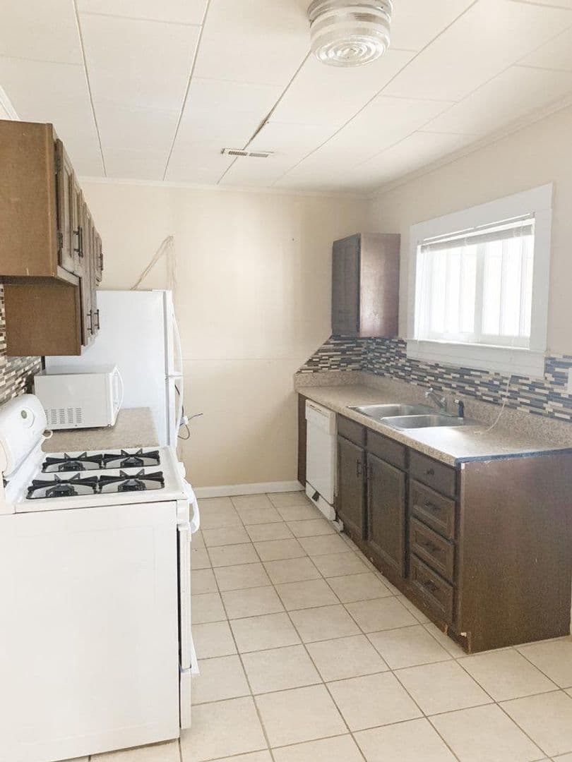 Chapel Hill House: 315 Brooks St