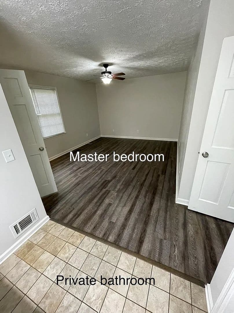 Kennesaw House: 3250 Stoney Acres Dr NW