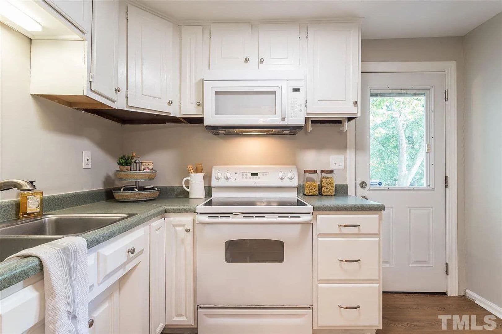Raleigh House: 2923 Okelly St