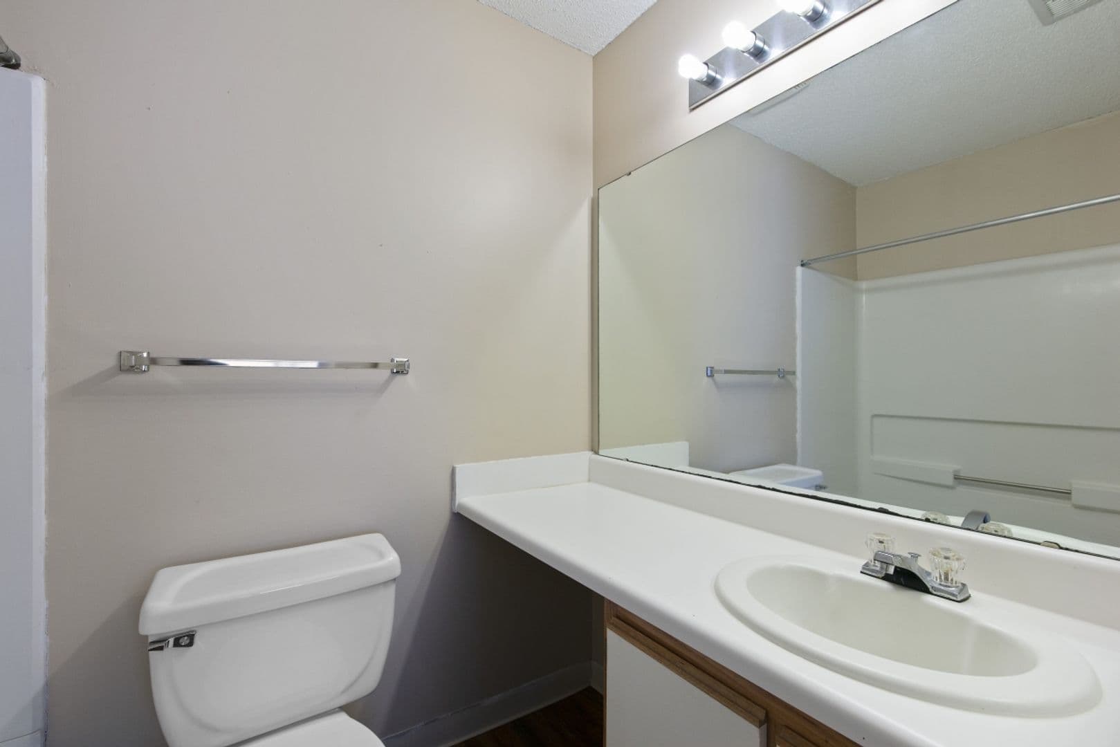 Raleigh House: 1251 #002 University Ct