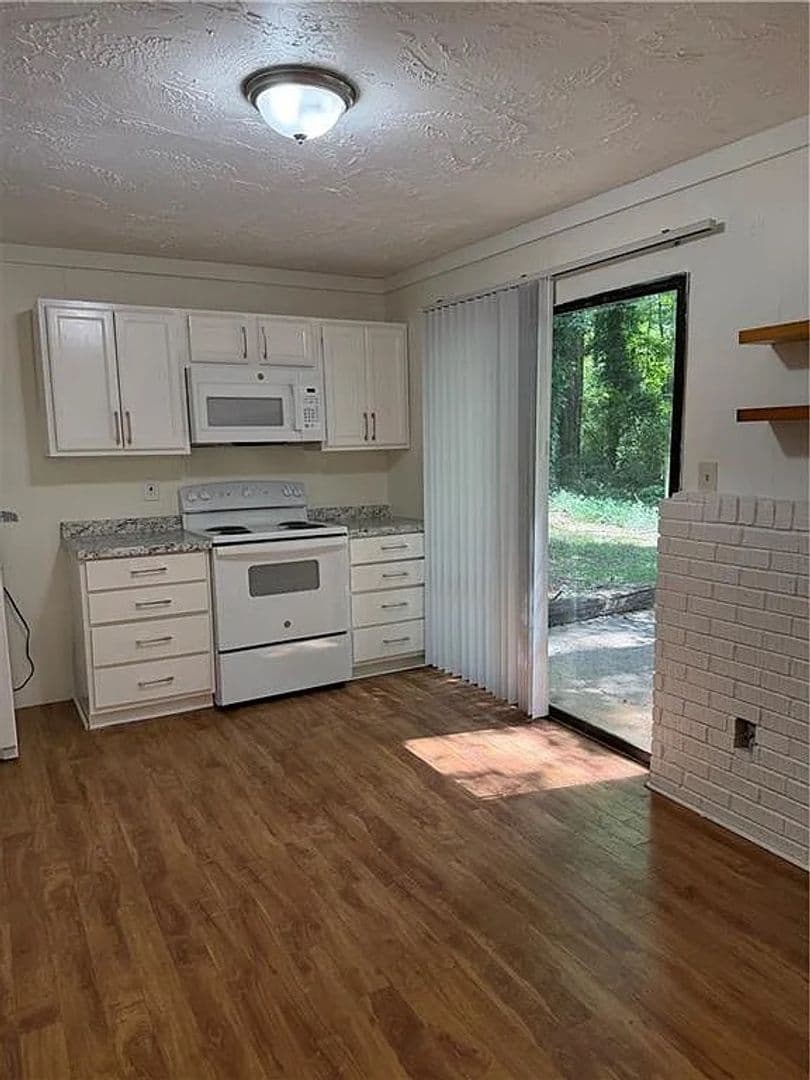 Alpharetta House: 721 Wedgewood Dr