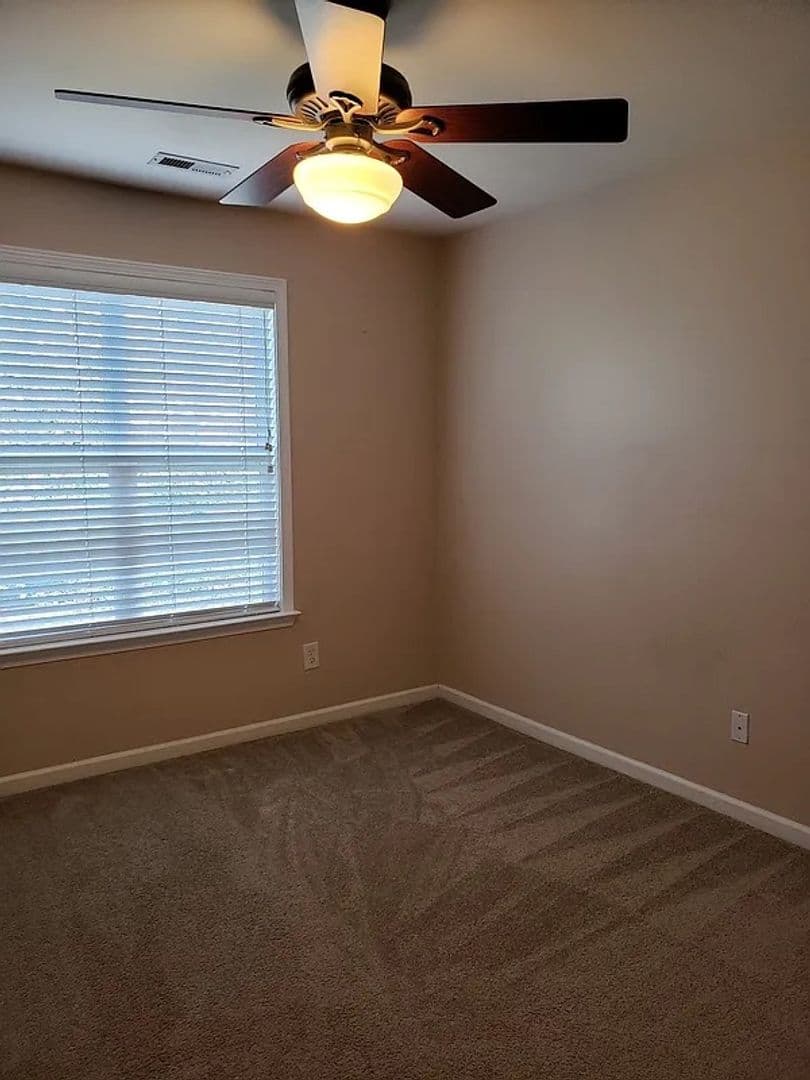Charlotte House: 10318 McGoogan Ln