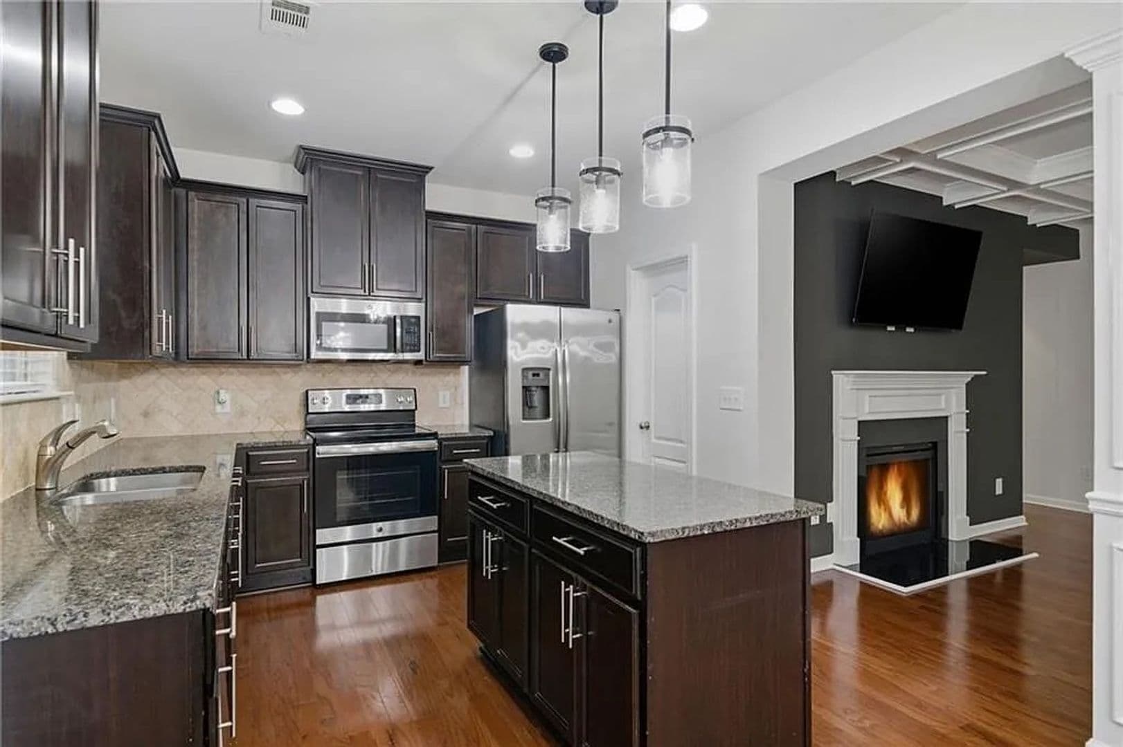 Lilburn House: 1697 Paxton Dr SW