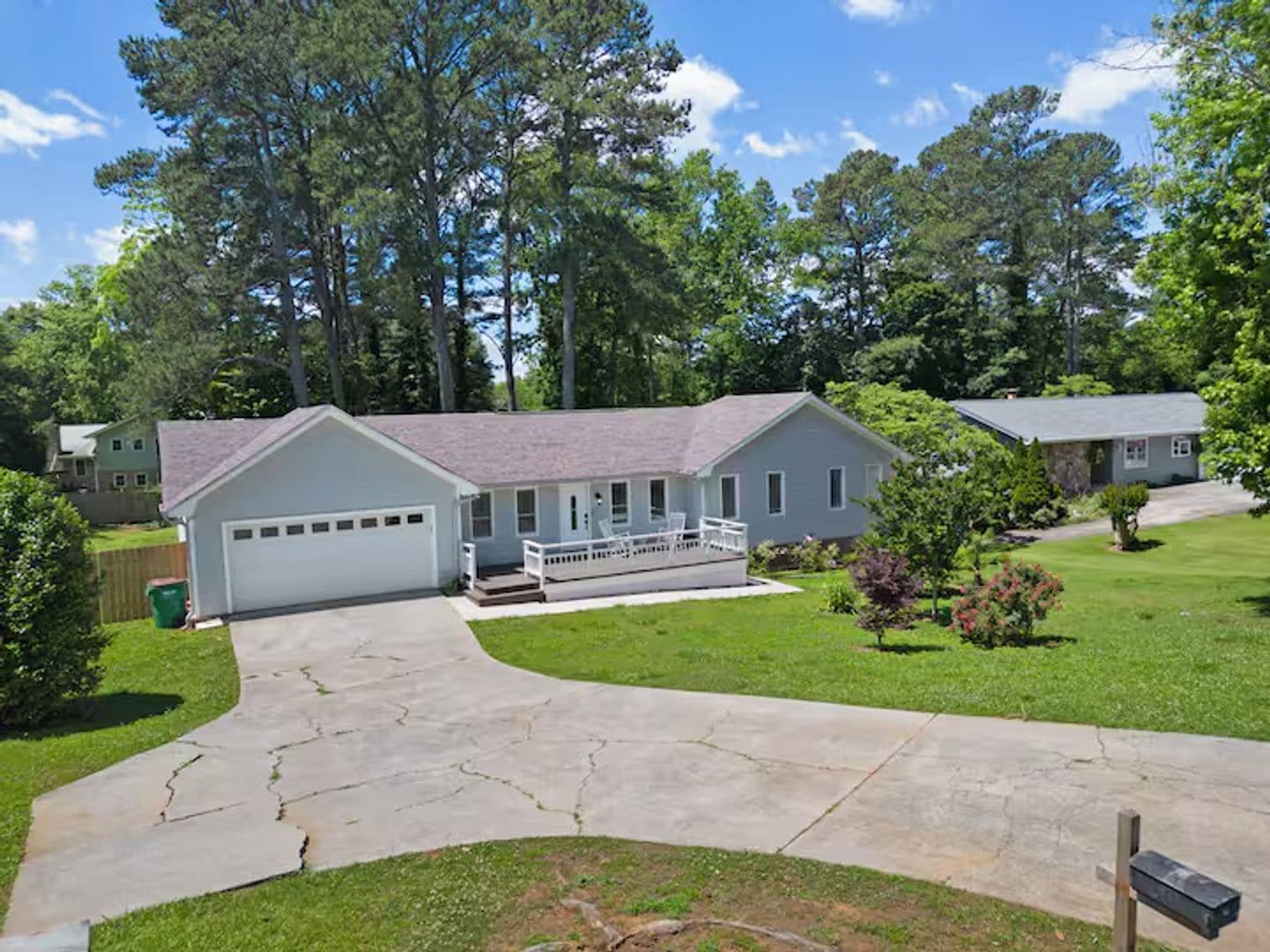 Lilburn House: 493 Greg Dr SW