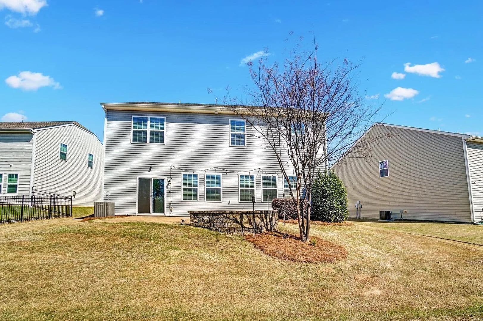 Pineville House: 14420 Green Birch Dr