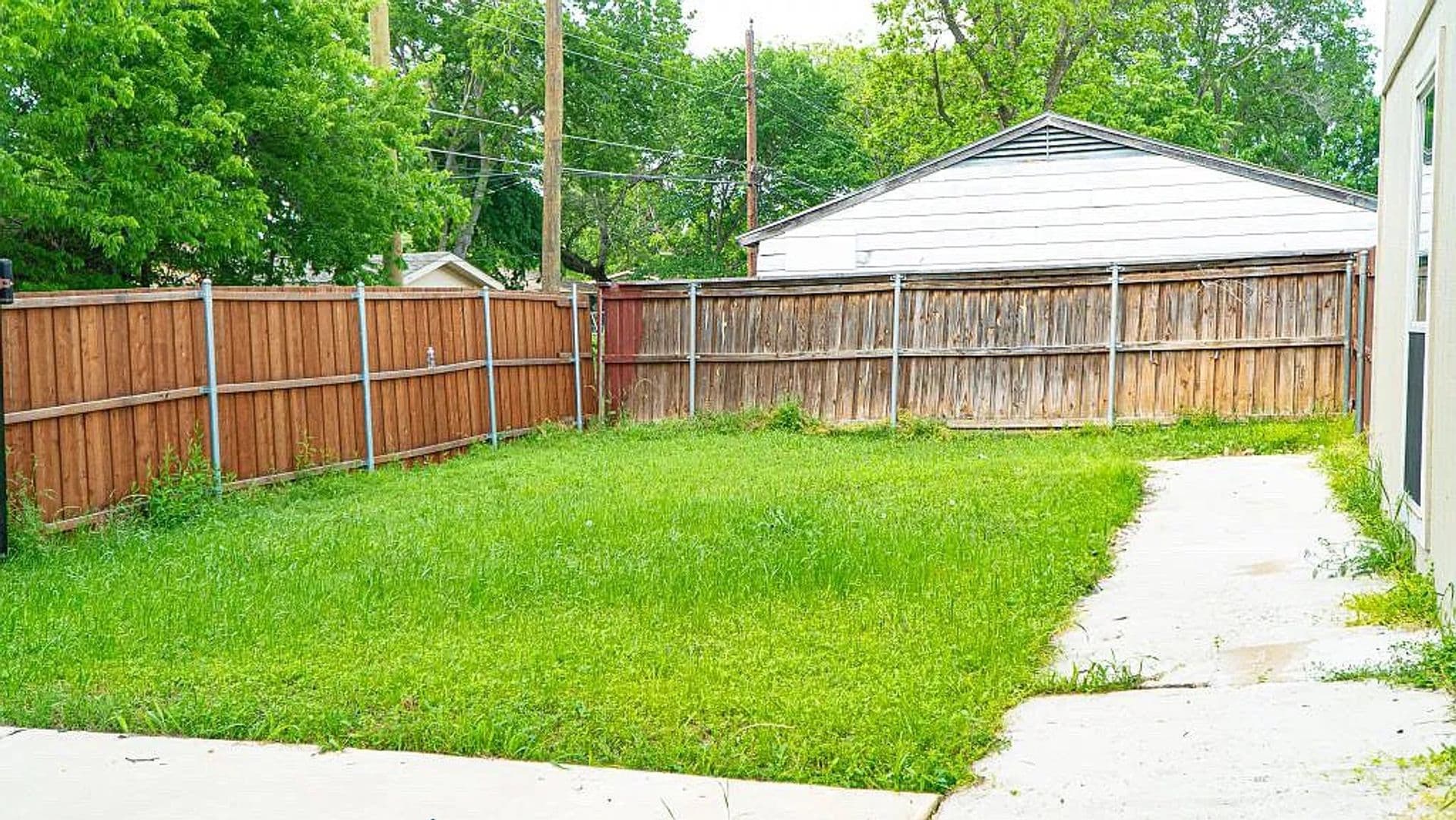 Mesquite House: 1715 Crestridge Dr
