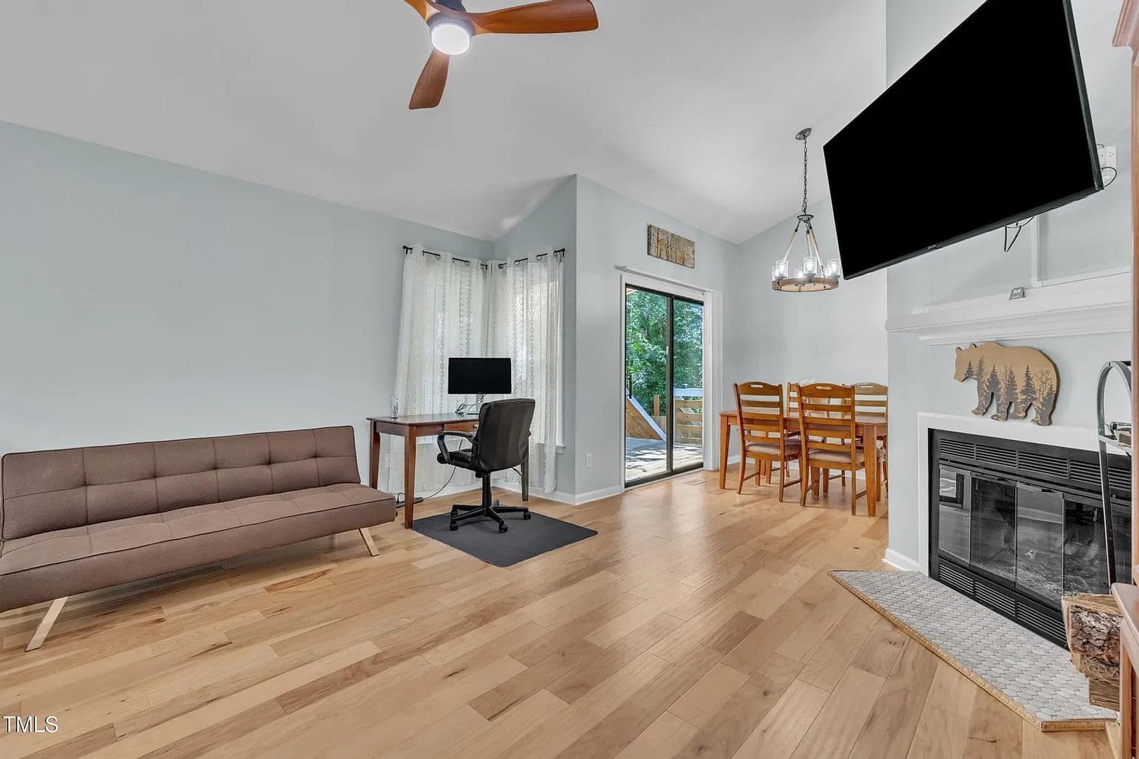 Raleigh House: 105 Tall Rock Ct