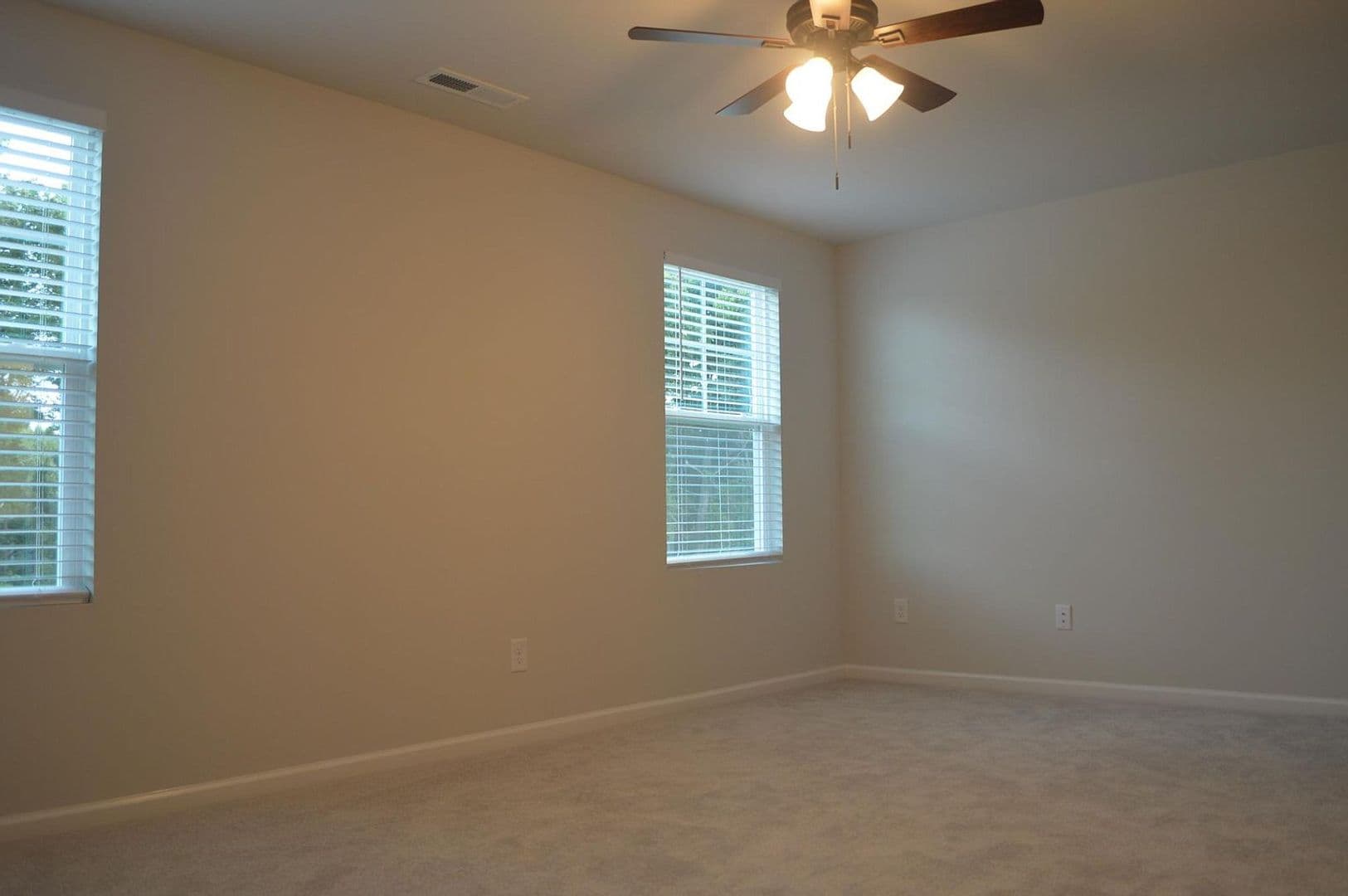 Raleigh House: 4938 Southern Magnolia Dr