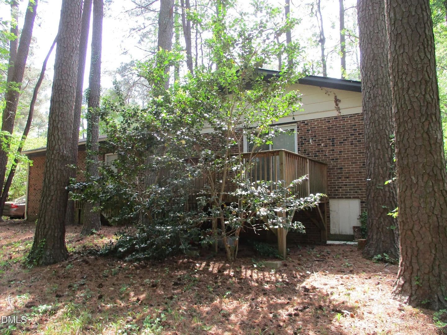 Raleigh House: 729 Ravel St